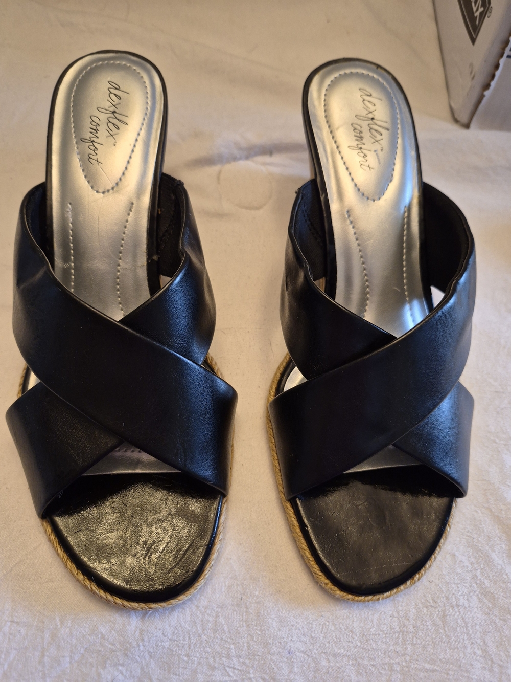 Cross-Band Black Slide Sandals With A Silver Footbed W/ Dexflex Comfort 7.5 Flaw